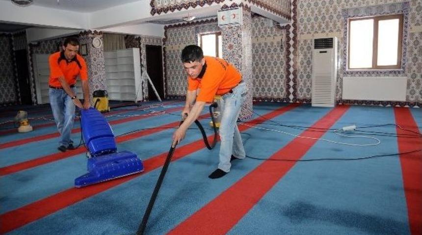 Talas'ta Camiler Ramazan'a Hazır