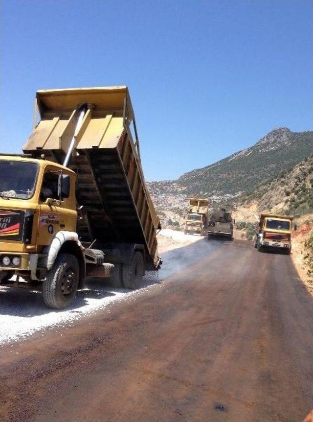 Büyükşehir’den Kumluca Ve Kaş’a Asfalt