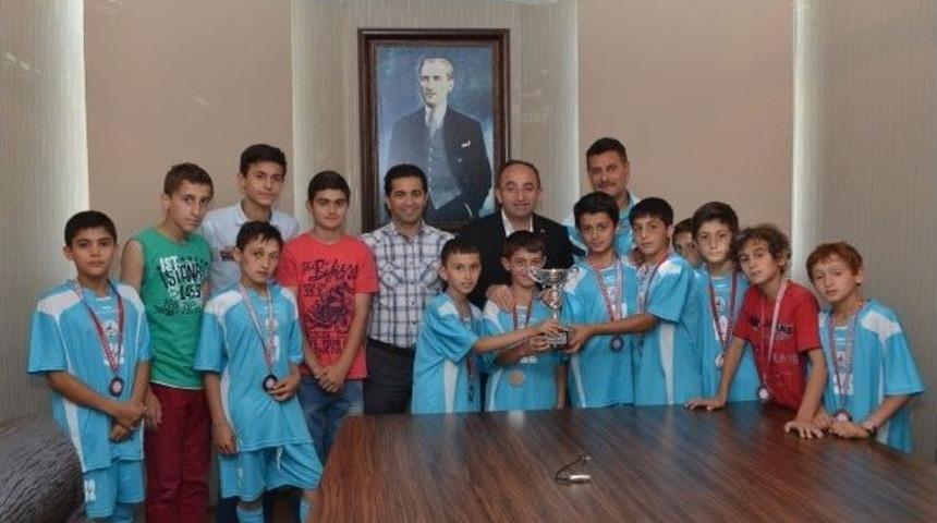 Kartepeli Hentbolcular Gurur Kaynağı Oldu
