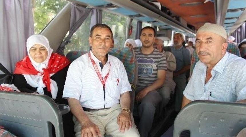 Umre Yolcuları, Dua Ve G&ouml;zyaşları İle Uğurlandı