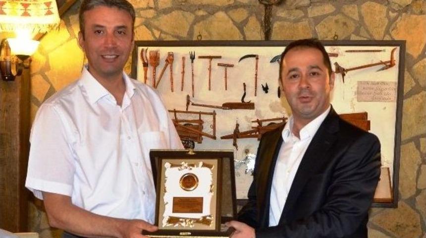 B&uuml;nyan İl&ccedil;e Milli Eğitim M&uuml;d&uuml;r&uuml; Ayhan Vural&rsquo;a Veda Yemeği