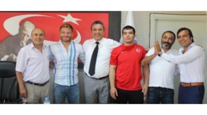 Şampiyon G&uuml;reş&ccedil;ilerden T&uuml;zken&rsquo;e Ziyaret