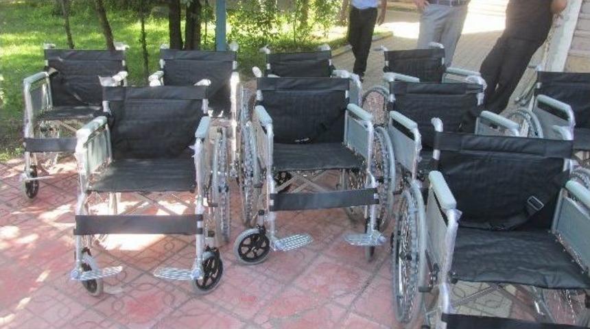 Engelliler Tekerlekli Sandalyelerine Kavuştu