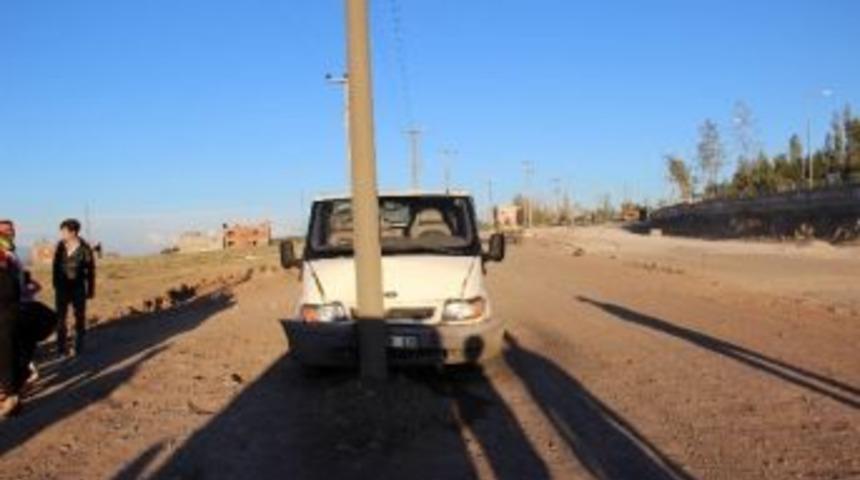 Suşehri&rsquo;nde Trafik Kazası: 3 Yaralı