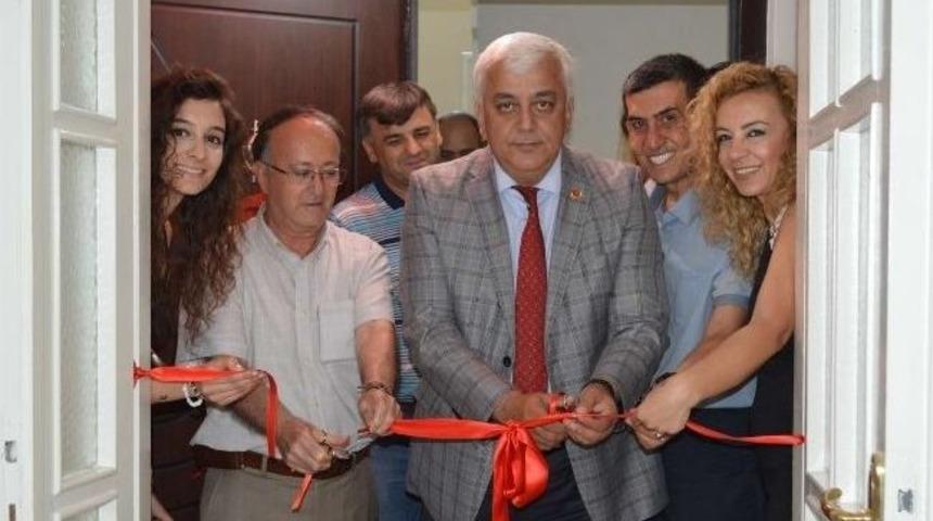 Edremit&rsquo;te Doktorun Eşi G&uuml;zellik Merkezi A&ccedil;tı