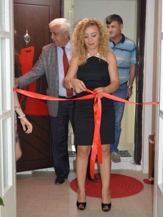 Edremit&rsquo;te Doktorun Eşi G&uuml;zellik Merkezi A&ccedil;tı 2