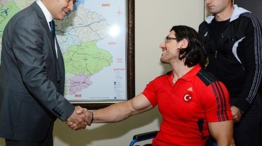 Şampiyon Sporcudan Vali Altıparmak'a Ziyaret