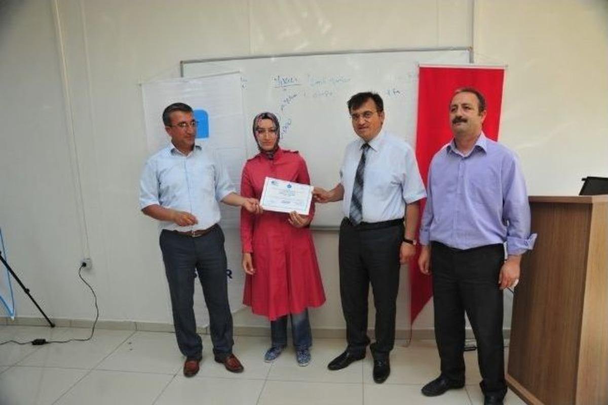Y&uuml;sem&rsquo;de &ldquo;uygulamalı Temel Girişimcilik Eğitimi&rdquo;ni Tamamlayan İlk Gurup Kursiyerler Belgelerini Aldı