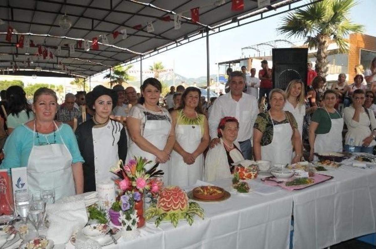 G&uuml;zelbah&ccedil;e Deniz Festivali'nde Coşku S&uuml;r&uuml;yor