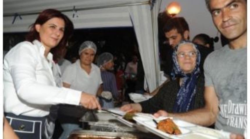 Aydın B&uuml;y&uuml;kşehir Ve S&ouml;ke Belediyesi&rsquo;nden S&ouml;ke'de İftar &Ccedil;adırı