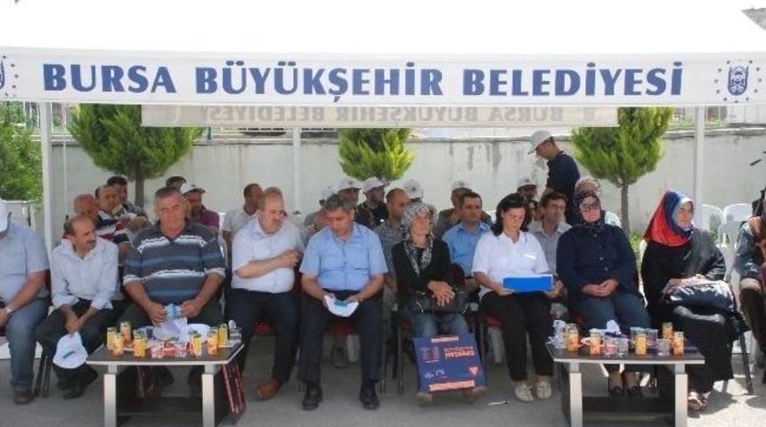 Kadın Trakt&ouml;r S&uuml;r&uuml;c&uuml;lerine Reflekt&ouml;r Dağıtıldı