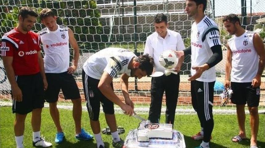 Beşiktaş'ta G&uuml;nay G&uuml;ven&ccedil;'in Doğum G&uuml;n&uuml; Kutlandı
