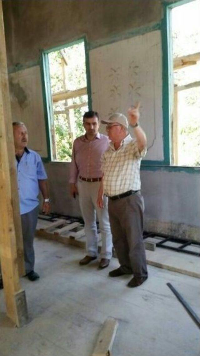 Ak&ccedil;akoca G&ouml;ktepe K&ouml;y&uuml;ndeki Tarihi Caminin Restorasyon &Ccedil;alışmaları İncelendi 1