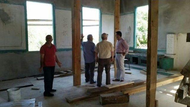 Ak&ccedil;akoca G&ouml;ktepe K&ouml;y&uuml;ndeki Tarihi Caminin Restorasyon &Ccedil;alışmaları İncelendi 2