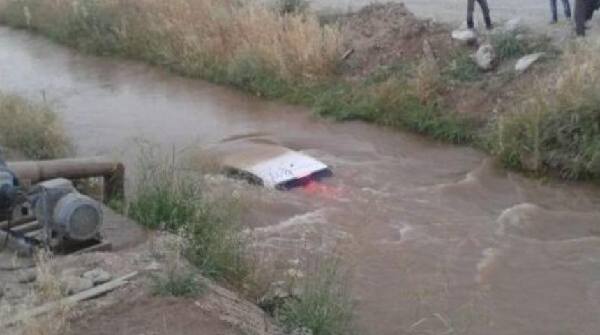 Batman'da Otomobil Kanala U&ccedil;tu