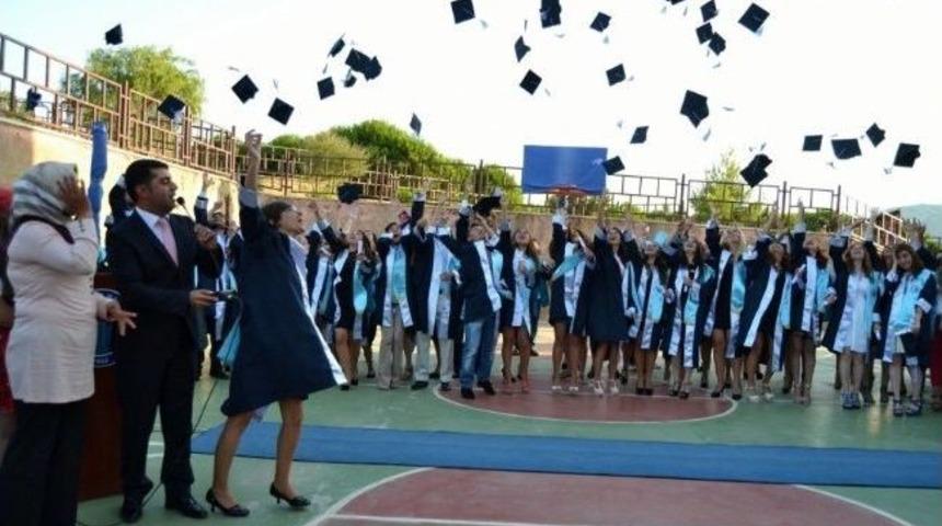 G&ouml;k&ccedil;eada&rsquo;da Mezuniyet Sevinci