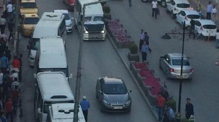 Yangına Giden İtfaiye Ara&ccedil;ları Trafiğe Takıldı