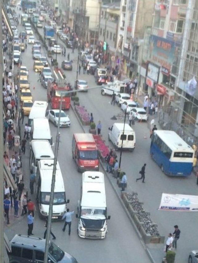 Yangına Giden İtfaiye Araçları Trafiğe Takıldı