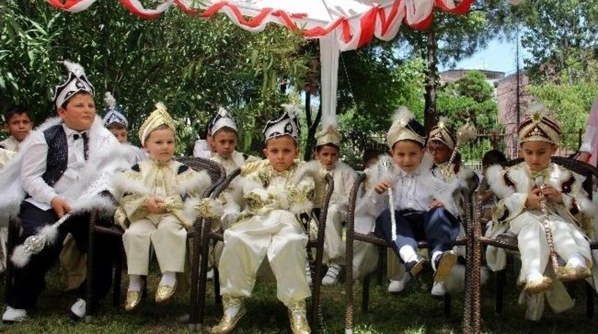 &Ccedil;ocuk Yuvasında S&uuml;nnet Ş&ouml;leni