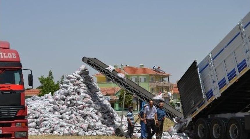 Kulu&rsquo;da İhtiya&ccedil; Sahiplerine K&ouml;m&uuml;r Dağıtımı Başladı