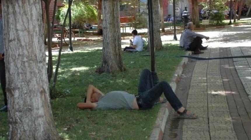 Adıyaman'da Termometreler 38 Dereceyi G&ouml;sterdi