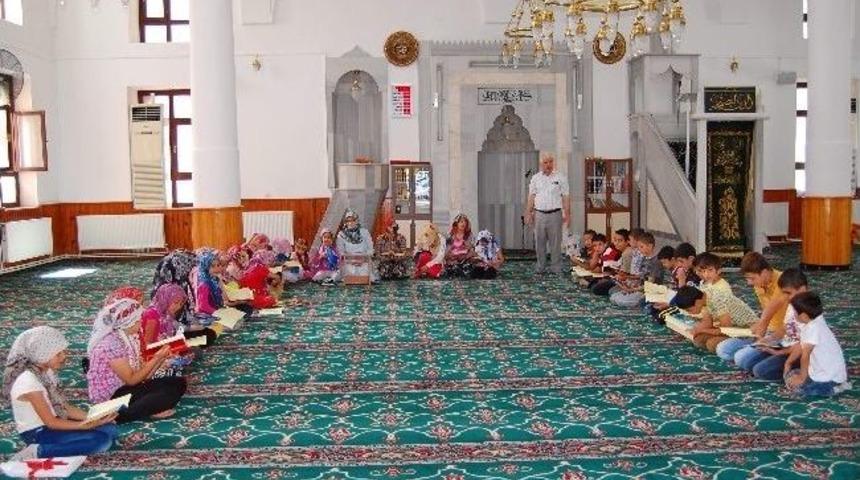 Adıyaman&rsquo;da 19 Bin &Ccedil;ocuk Yaz D&ouml;nemi Kur&rsquo;an Kursların Kayıt Yaptırdı