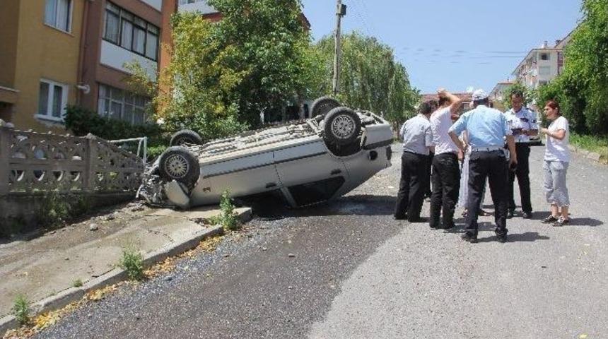 Fren Yerine Gaza Basınca Otomobil Takla Attı: 2 Yaralı