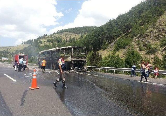 Yolcu Otobüsü Alev Alev Yandı