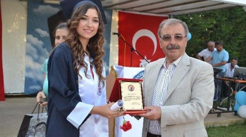 Gelibolu Piri Reis Meslek Lisesinde Mezuniyet Sevinci