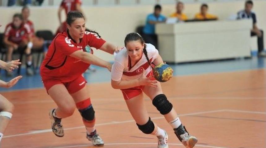 Türkiye Bayanlar Hentbolde Finalde