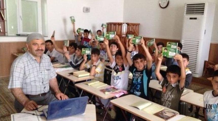 Tokat&rsquo;ta Kur&rsquo;an Kursuna Giden &Ccedil;ocuklara Hediye
