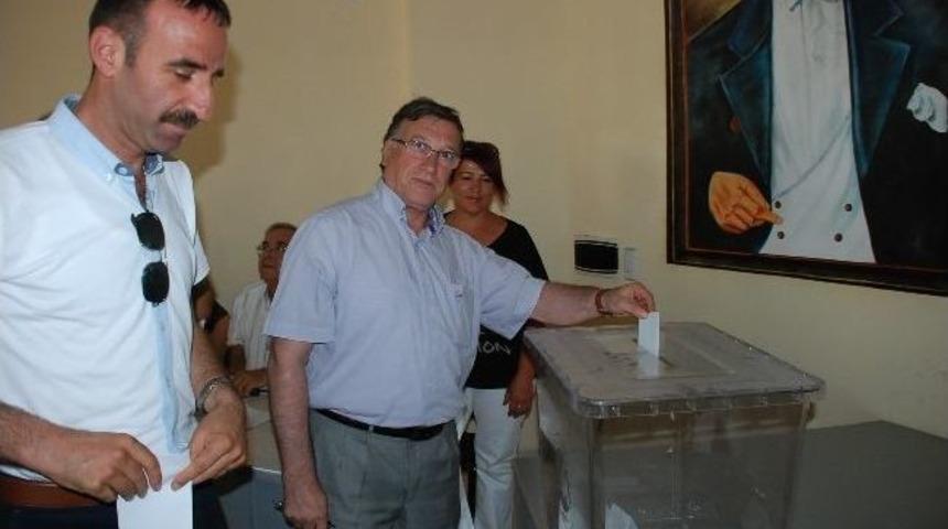 Didim Kent Konseyinde Ayyıldız G&uuml;ven Tazeledi