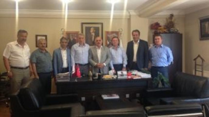 Trabzon Servis&ccedil;iler Odası, Oflu Hemşerisi İstanbul Servis&ccedil;iler Odası Başkanı &Ouml;zt&uuml;rk&rsquo;&uuml; Ziyaret Etti