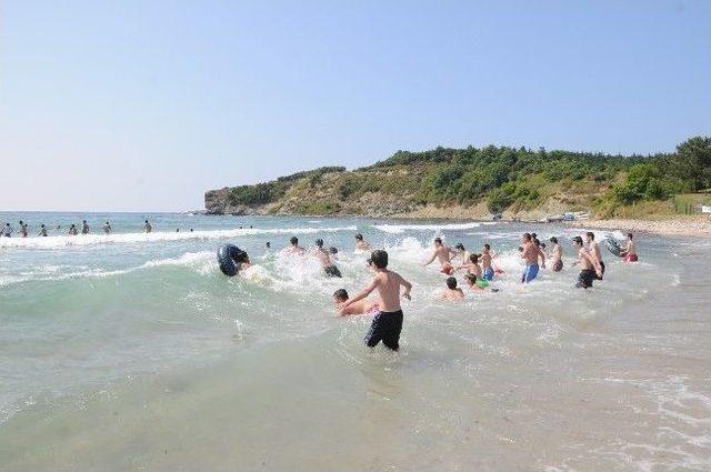 Bağcılar'da Başarılı Öğrencilerin Tatil Hediyesini Belediye Verdi