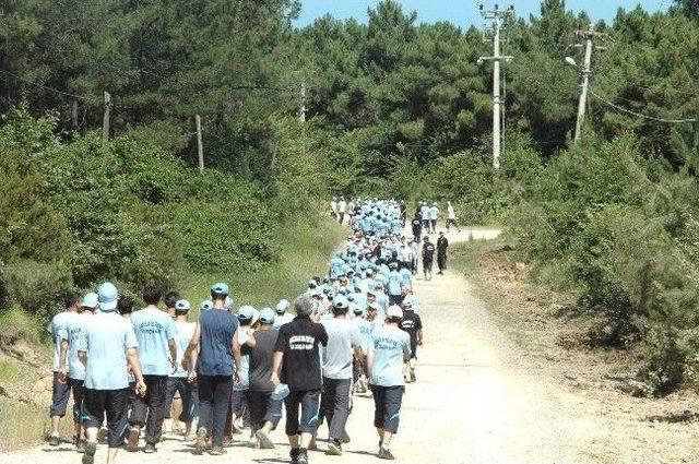 Bağcılar'da Başarılı Öğrencilerin Tatil Hediyesini Belediye Verdi