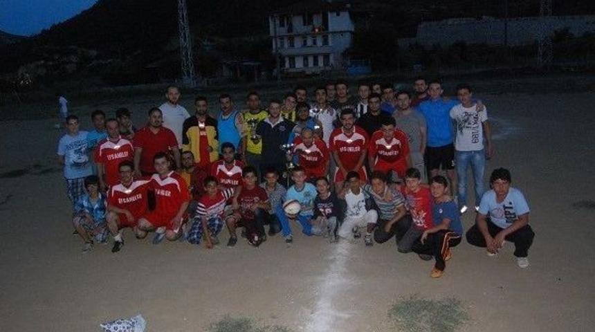 Bakırk&ouml;y'de Yaz Futbol Turnuvası Sona Erdi