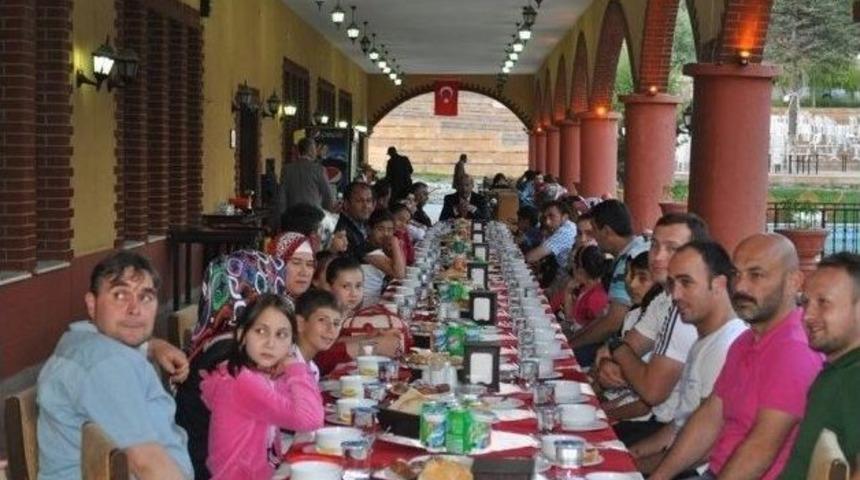 S&ouml;ğ&uuml;t'te Başarılı Sporcu Ve Aileleri Onuruna Yemek