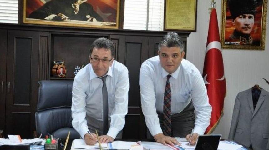 Edremit'te Memurların Y&uuml;z&uuml; G&uuml;l&uuml;yor