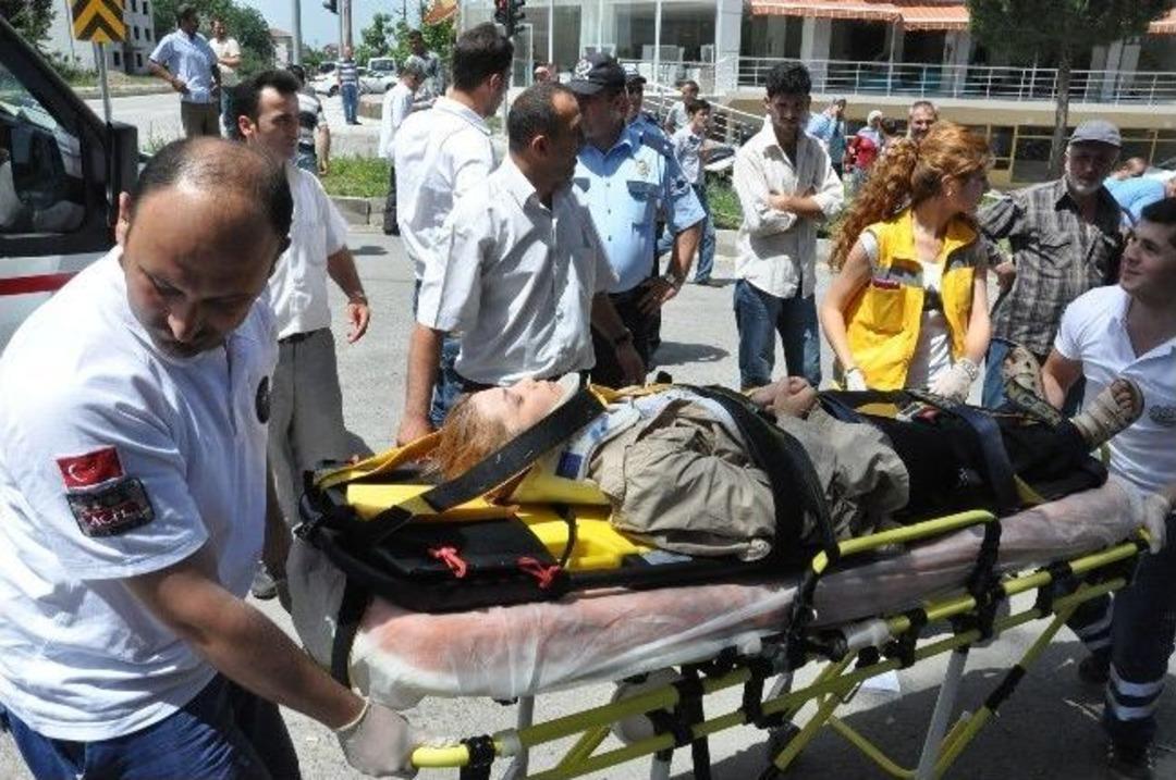 &Ccedil;arşamba'da Trafik Kazası: 1 Yaralı