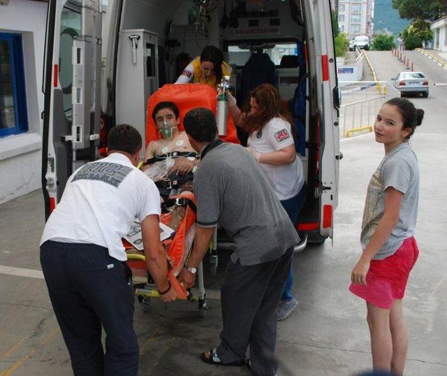 Boğulma Tehlikesi Geçiren Ikizleri Vatandaşlar Kurtardı