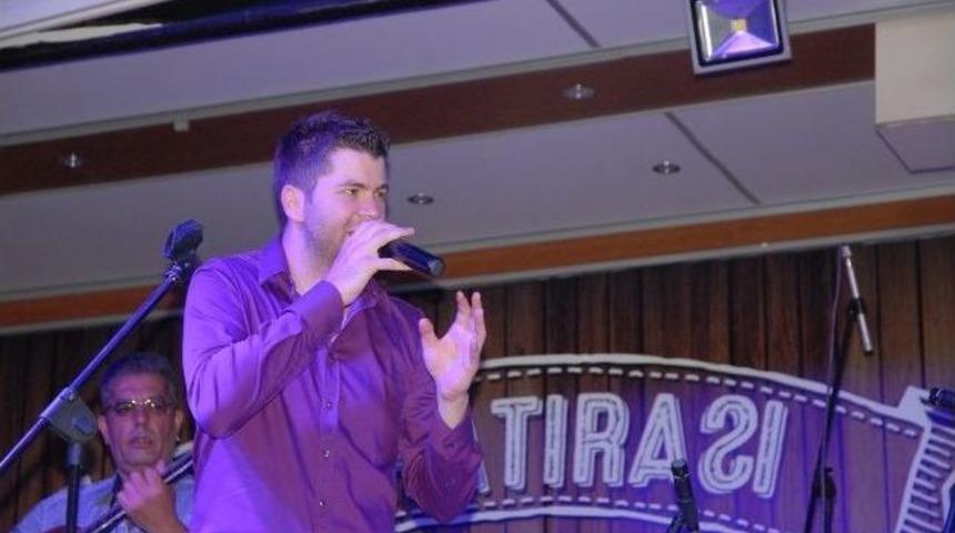 &Ouml;zg&uuml;r Kıyat Marmaris&rsquo;te Gen&ccedil;leri Coşturdu