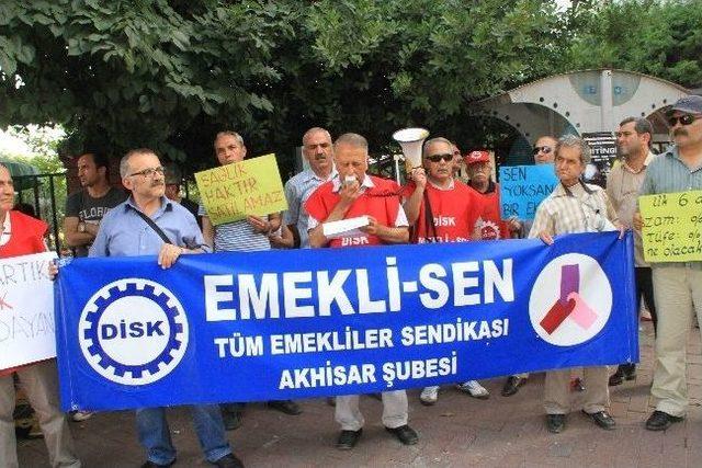 Akhisar Emekli-sen Sosyal G&uuml;venlik Yasasını Protesto Etti 1