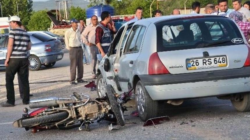 Otomobilin &Ccedil;arptığı Motosiklet S&uuml;r&uuml;c&uuml;s&uuml; Yaralandı