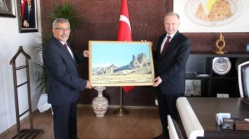 Vali Ceylan&rsquo;dan U&ccedil;hisar Belediye Başkanı Karaaslan&rsquo;a Ziyaret