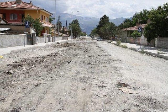 Ali Kemali Caddesi Asfaltlanıyor