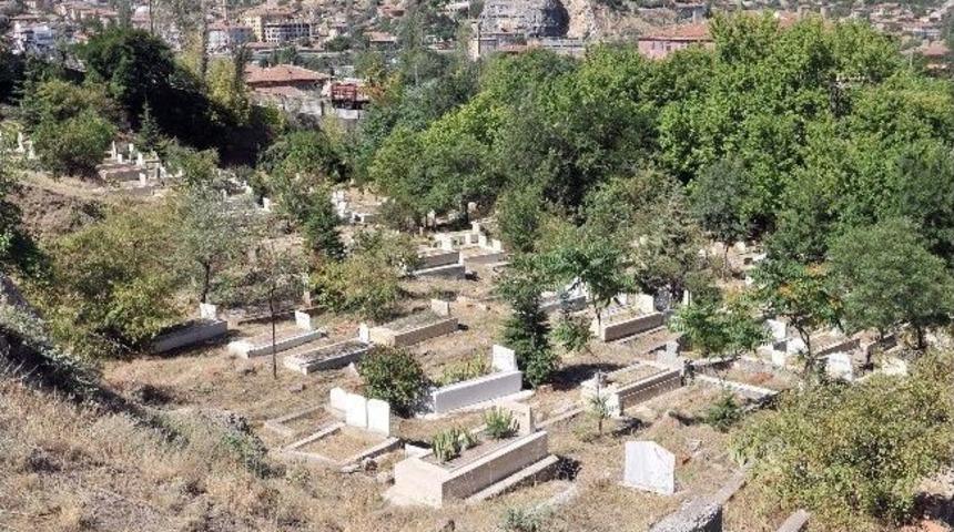 Mamak Belediyesi&rsquo;nden Mezarlıklara Bakım