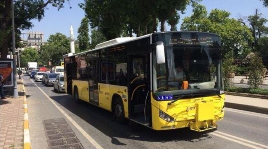 Yolun Karşısına Ge&ccedil;erken Otob&uuml;s &Ccedil;arptı