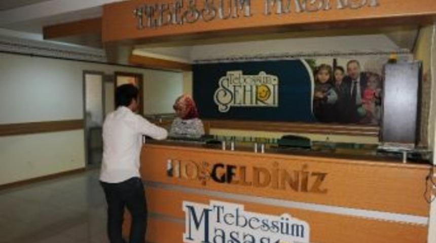 Pursaklar Belediyesi Halkı Tebess&uuml;mle Karşılıyor