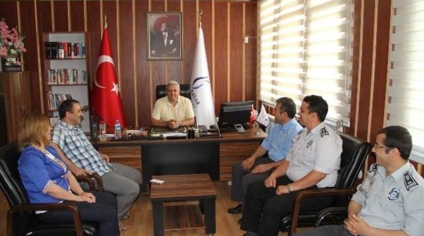 K&ouml;pr&uuml;başı Meslek Y&uuml;ksek Okulunda N&ouml;bet Değişimi
