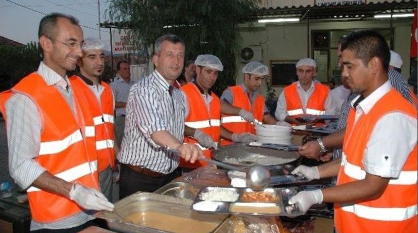 Menemen&rsquo;de Birlikteliğin Adı &ldquo;sokak İftarları&rdquo;